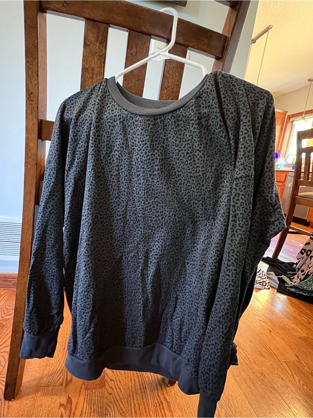 Mondetta Women's Black and Charcoal Leopard-Print Crewneck Sweater